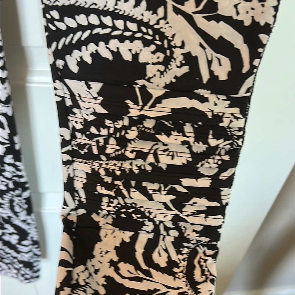 Black and White Patterned Leggings - Picture 4 of 4